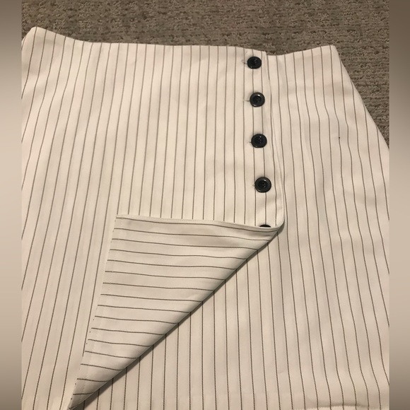 Mini skirt - Picture 2 of 3